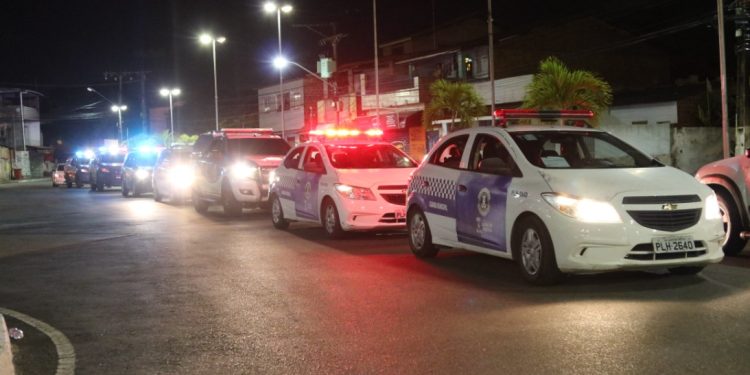 Lauro de Freitas: Fiscalização notifica três estabelecimentos e encerra uma festa no fim de semana