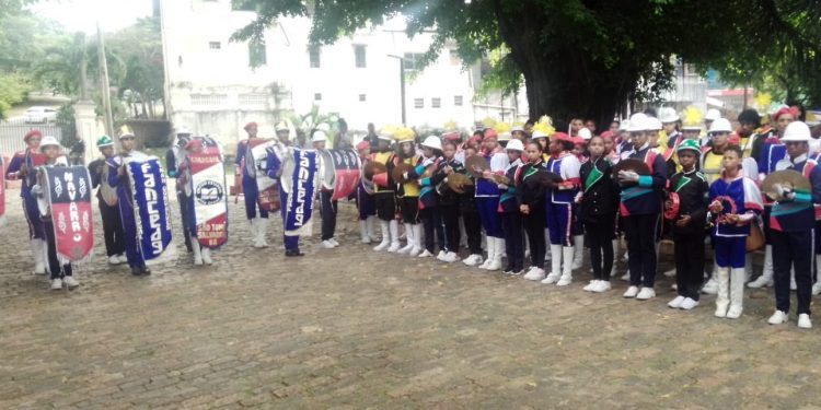 Fanfarras escolares da rede estadual se apresentam no Bando Anunciador, em Salvador