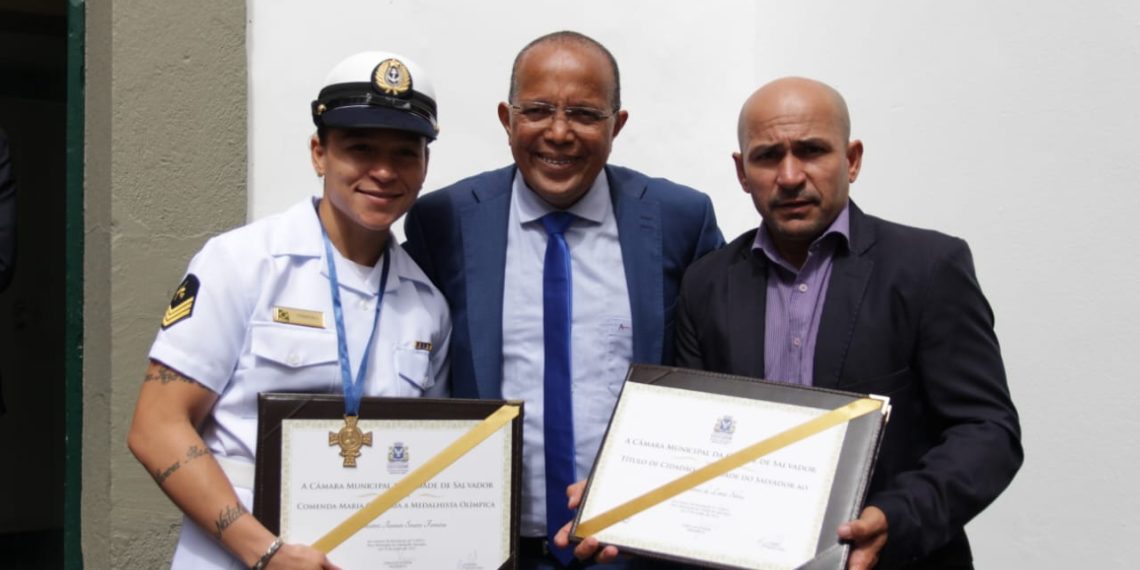 Suíca entrega título de cidadão e comenda Maria Quitéria para Mone Lima e Bia Ferreira, ícones do esporte baiano