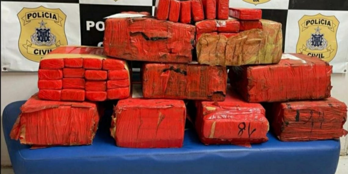 PM e PC encontram 145 kg de maconha dentro de carro em Itapuã