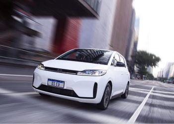 Maior fabricante de carros elétricos do mundo, BYD vai instalar três fábricas na Bahia
