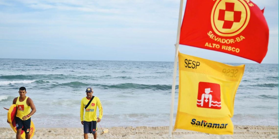 Salvamar alerta para risco de afogamentos e orienta banhistas sobre mar agitado em Salvador