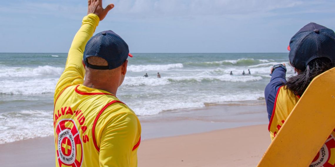 Prefeitura de Lauro de Freitas alerta para aumento das ondas e reforça orientações de segurança nas praias