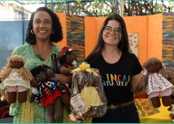 Escola Municipal de Salvador promove oficina de bonecas pretas em celebração ao Julho das Pretas