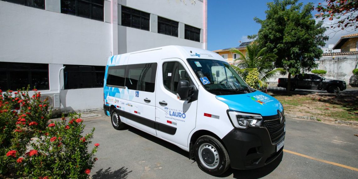 Lauro de Freitas amplia serviços de reabilitação com novos equipamentos, 416 aparelhos auditivos e Van adaptada