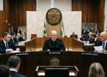 Presidente do STF aguarda explicações de ministros para definir rumo de crise no tribunal