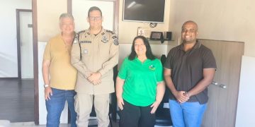 Comando da 52ª CIPM reúne-se com Associação de Moradores de Ipitanga para alinhar ações de segurança em Lauro de Freitas