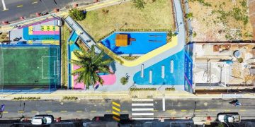 Lauro de Freitas entrega nova Praça Santa Bárbara em Itinga com campo de grama sintética e melhorias viárias