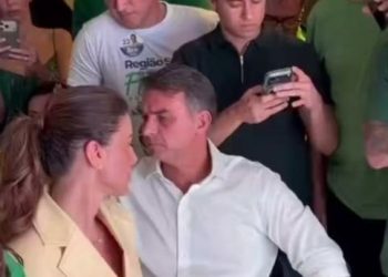 Flávio Bolsonaro contesta resultado das urnas e diz que pedirá anulação da eleição após prorrogação da votação