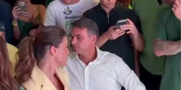 Flávio Bolsonaro contesta resultado das urnas e diz que pedirá anulação da eleição após prorrogação da votação