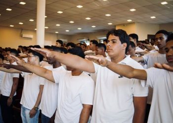 Mata de São João reúne mais de 250 jovens em cerimônia de Juramento à Bandeira
