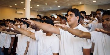 Mata de São João reúne mais de 250 jovens em cerimônia de Juramento à Bandeira
