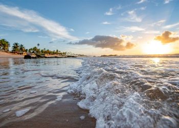 Praia de Santo Antônio, em Mata de São João, conquista certificação internacional Bandeira Azul